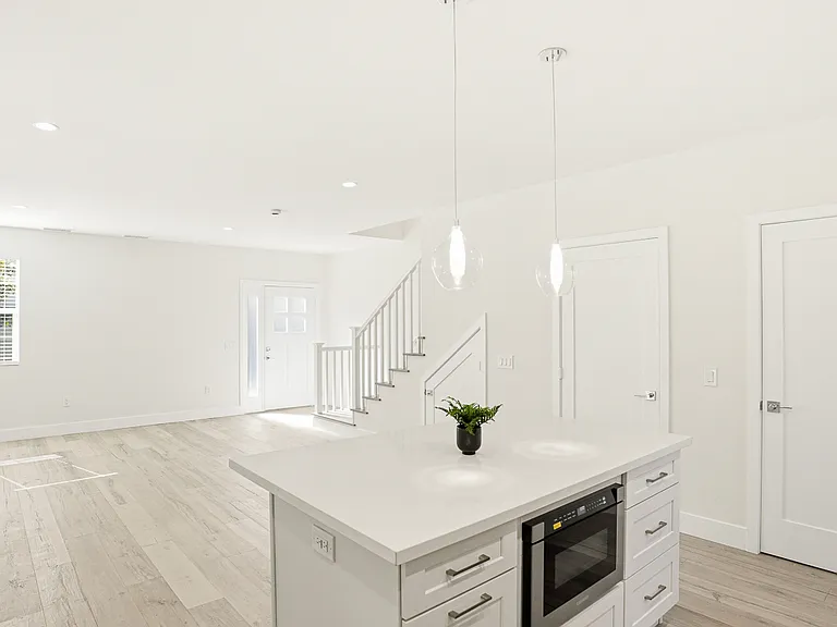 3938 S Victoria Ave — Photo 11