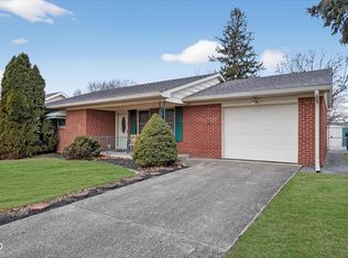416 Country Club Ln, Anderson, IN 46011