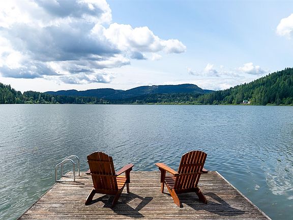 3rd image of 121 Howard Rd