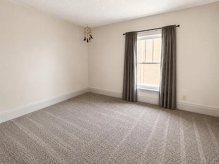 310 E Thayer Ave — Photo 13