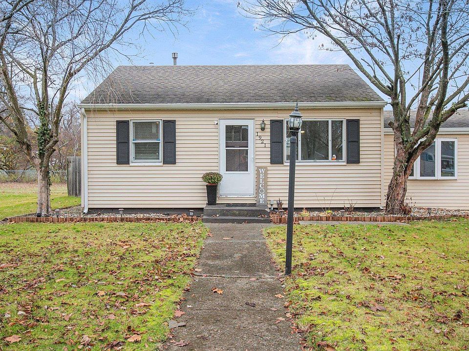 1st image of 1921 Oak Park Dr