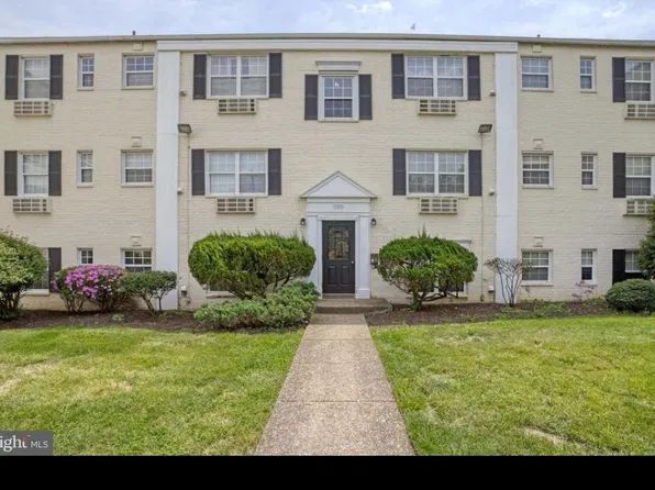 2303 Farrington Ave APT 203, Alexandria, VA 22303