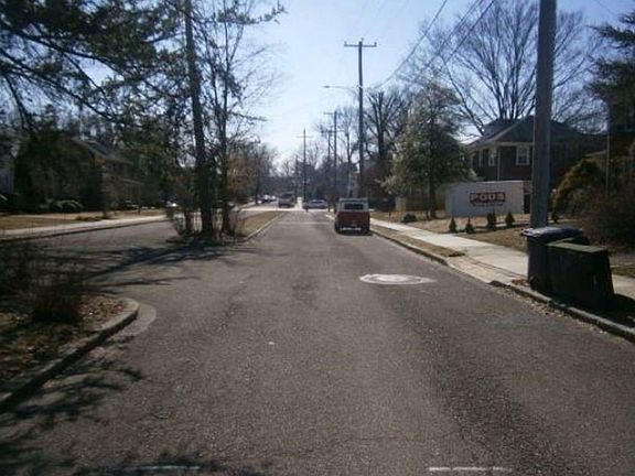 Exterior Neighborhood (street photo)