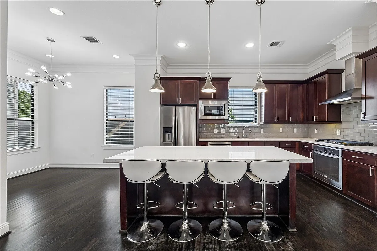 Building Photo - 734 W 20th St #A