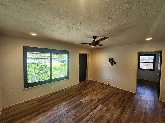 5th image of 906 E 2nd Ave