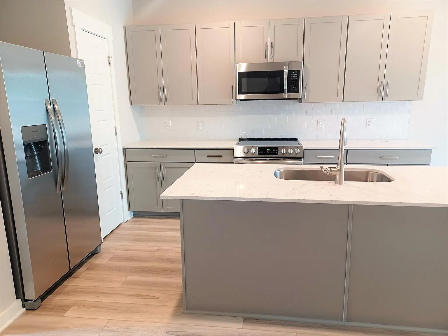 3 bed, 2.5 bath, 1846 sqft, $2,100 — Photo 4