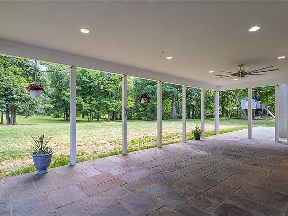 3rd image of 5202 Chase Ln
