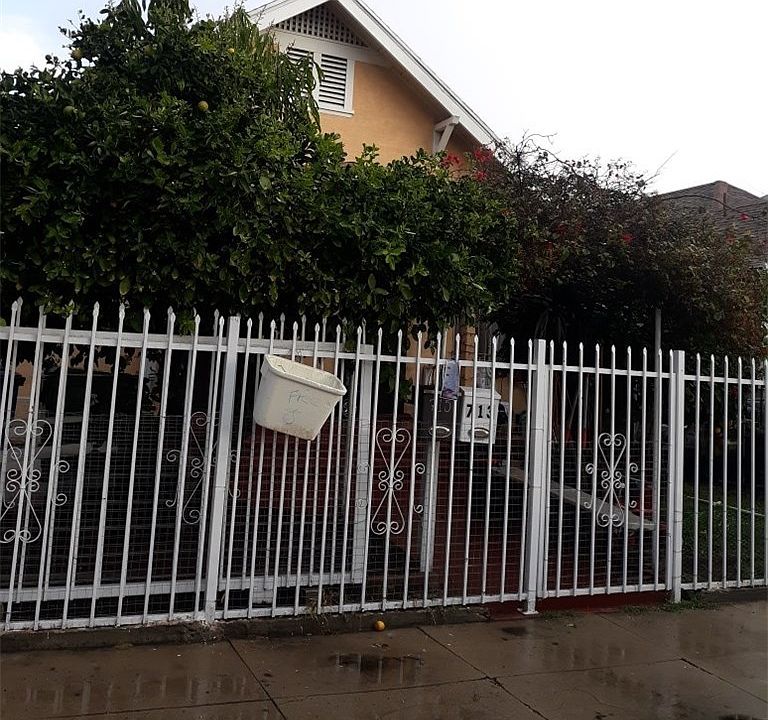 2nd image of 713 W 41st Dr