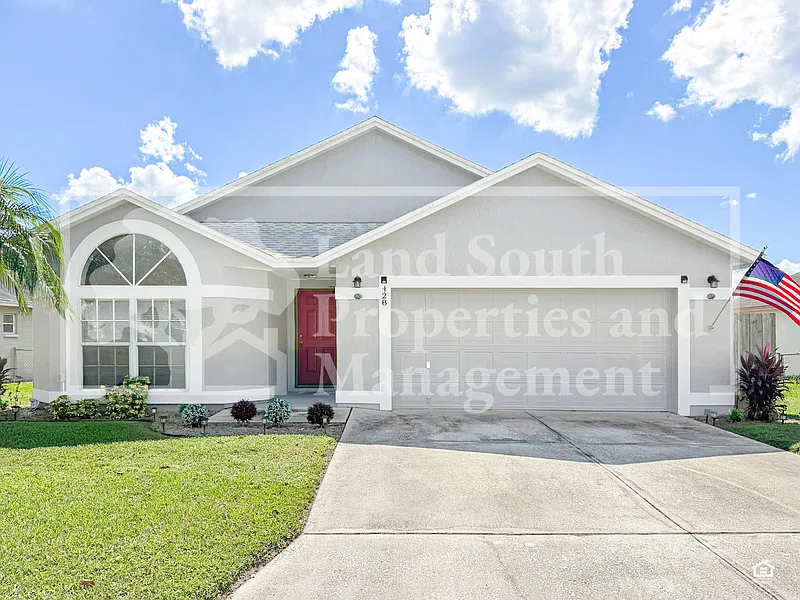 3 bed, 2.0 bath, 1497 sqft, $2,175 — Photo 1