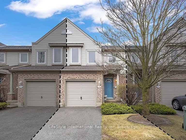 26 Roehampton Cres — Photo 1
