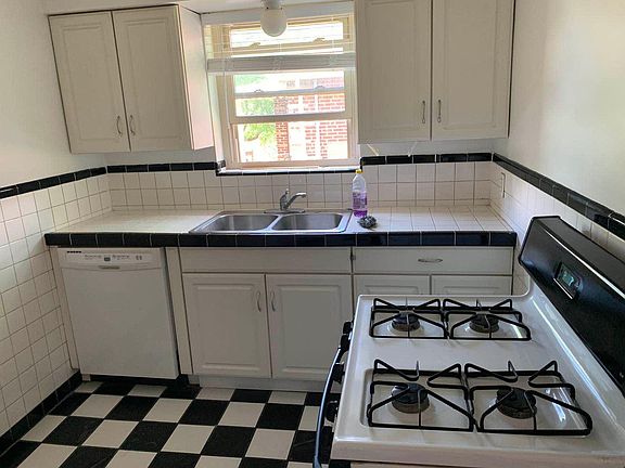 4th image of 3838 Kilbourne Ave #2