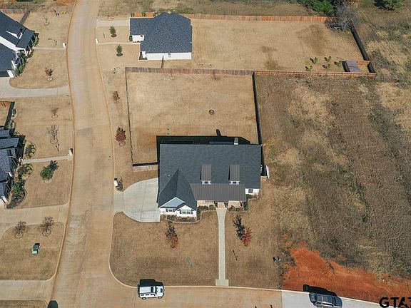 2nd image of 20239 Deer Hollow Dr