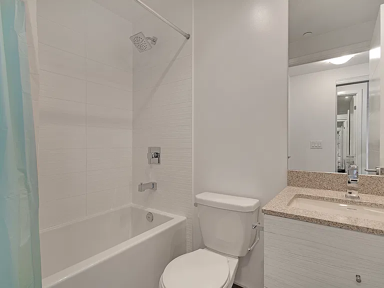 525 Adelaide St W — Photo 7