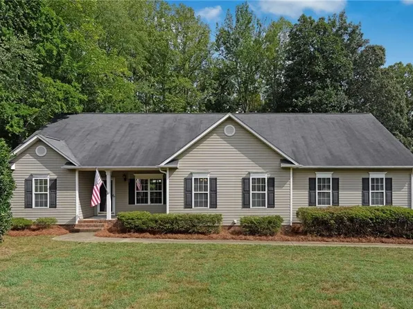 7902 Cress Ct, Oak Ridge, NC 27310