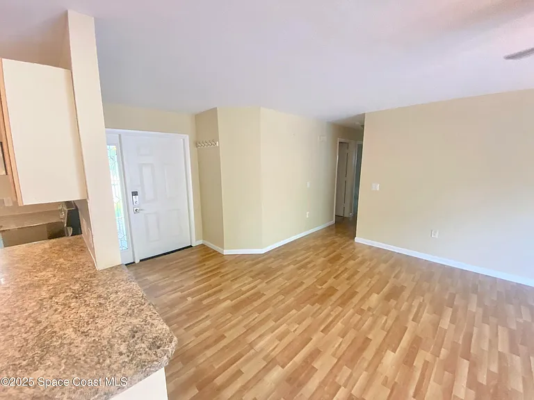 784 Alcazar Ave — Photo 2