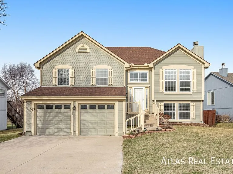 1312 SE Princeton Pl — Photo 1