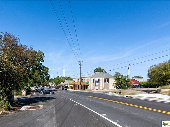 4th image of 300 Baines St