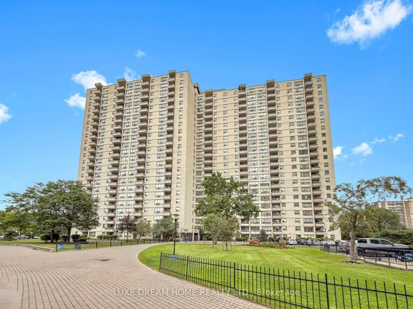 370 Dixon Rd #409, Toronto, ON M9R 1T2
