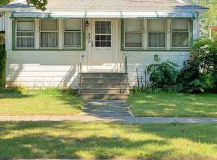 650 Ludlow Ave, Elgin, IL 60120