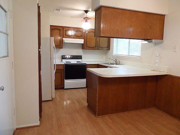 3rd image of 112 Glen Rose Ave