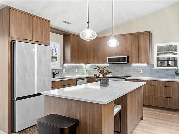 5th image of 34 Woodland Ct