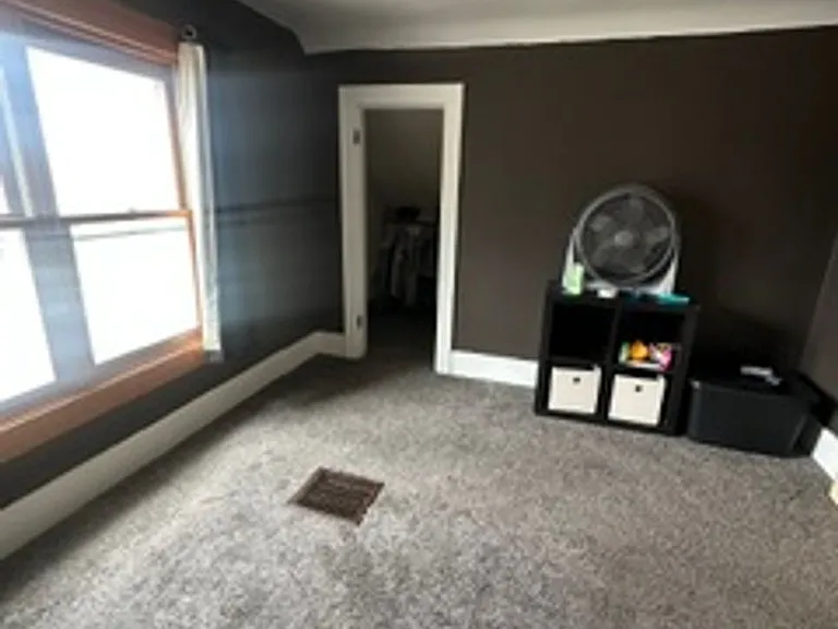 601 Summit Ave NE — Photo 4