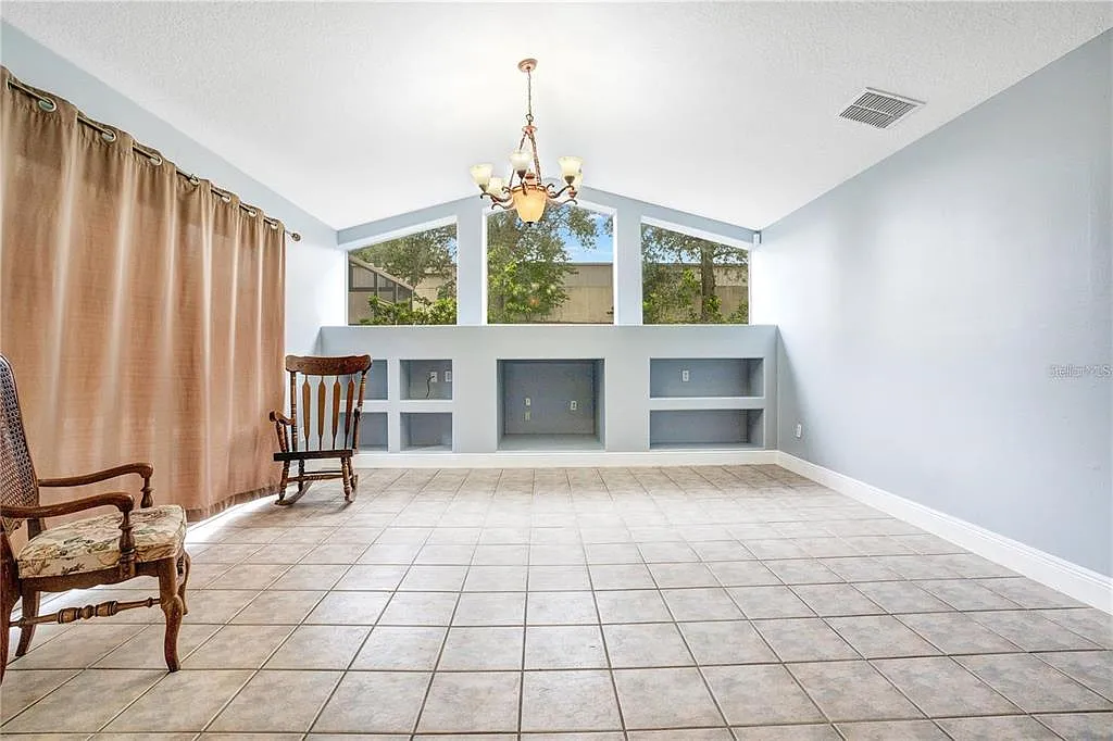 4 bed, 3.0 bath, 2424 sqft, $3,400 — Photo 2