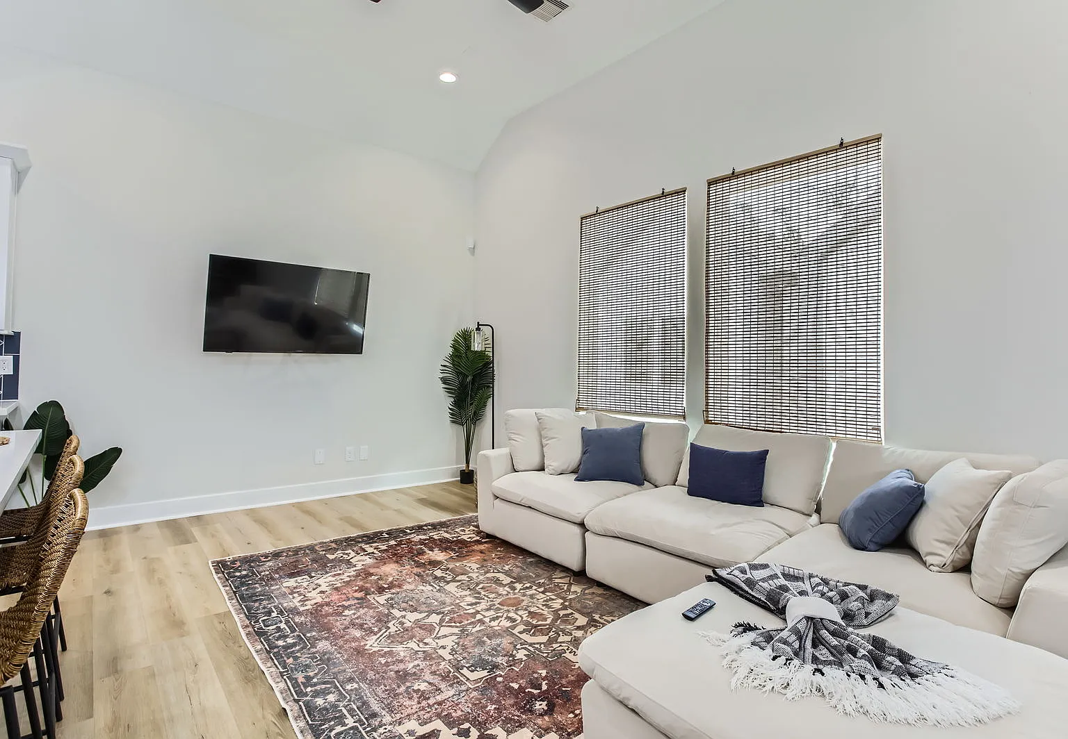 3 bed, 2.5 bath, 1540 sqft, $4,990 — Photo 3