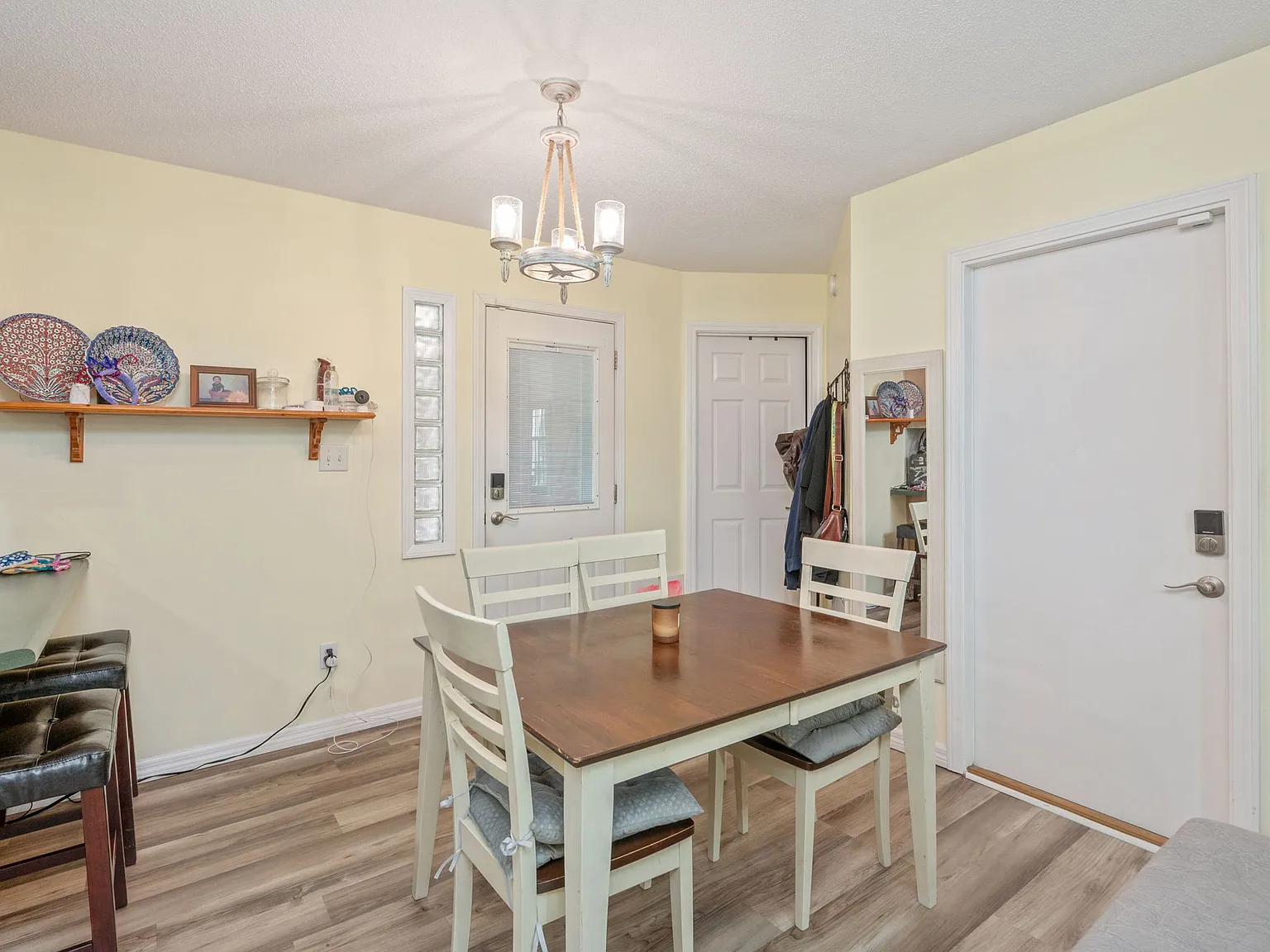 Lynn Dr- 3101 - 1 — Photo 4