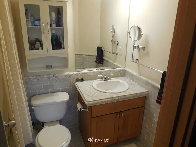 1702 E Columbia St — Photo 15
