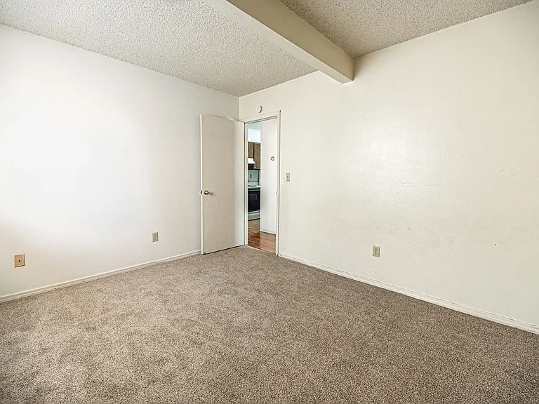1765 Zebulon Dr #D — Photo 8