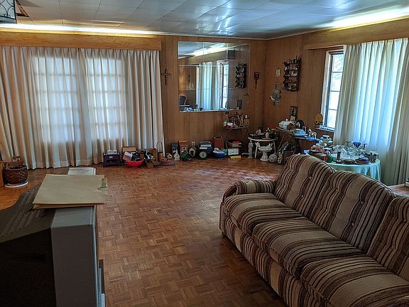3rd image of 229 Haines Ave