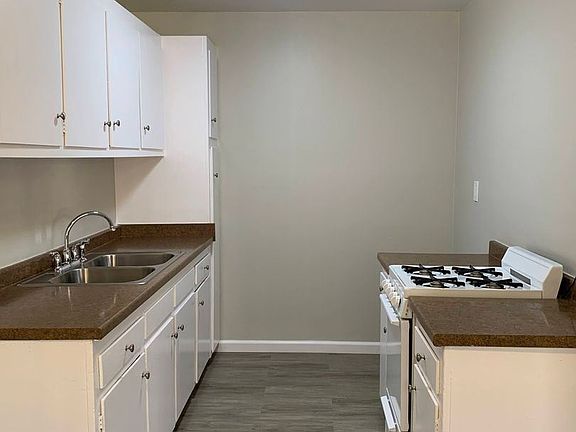 3rd image of 1550 Henderson Ave APT 4