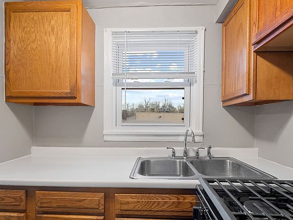 3rd image of 175 Oxford Dr