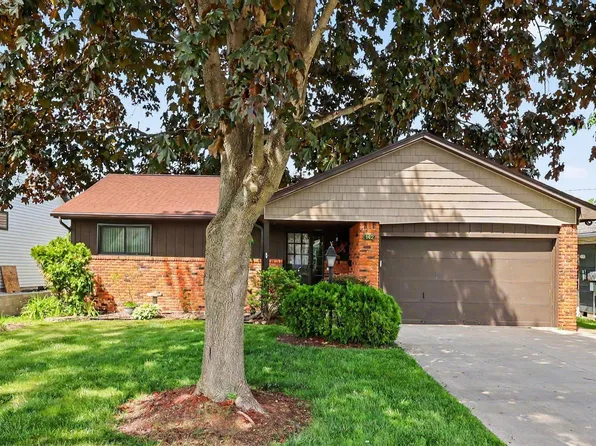 142 Channelsyde Dr, Algonac, MI 48001