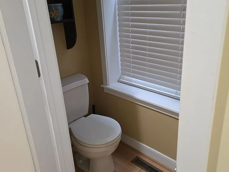 2518 Foster Ave — Photo 6