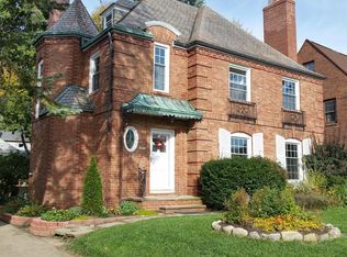 19619 Sussex Rd, Shaker Heights, OH 44122
