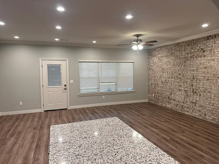 81 S Hunter St #33 — Photo 3