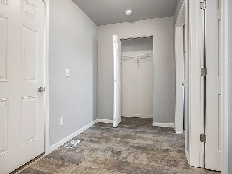 5643 Claremount St — Photo 8