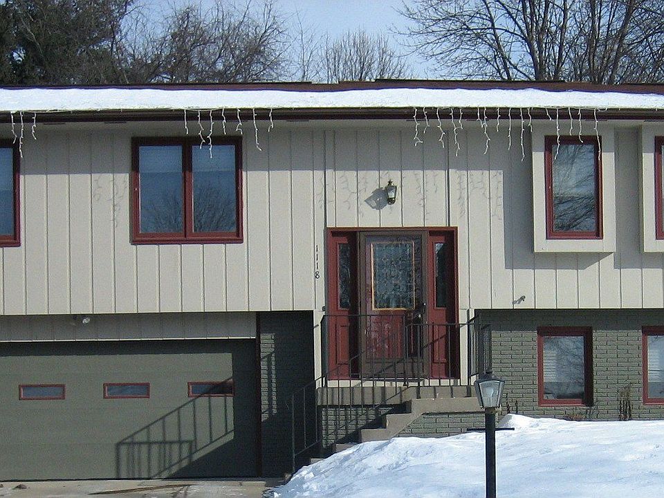 Front of house...snowless pictures pending! :)