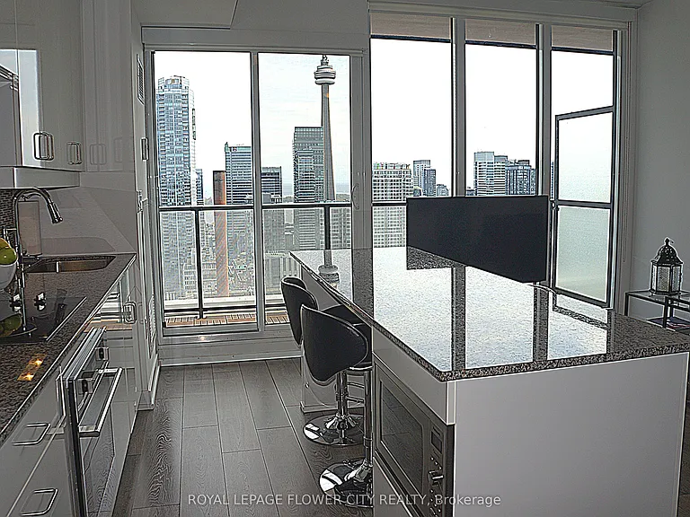 426 University Ave #4007 — Photo 3