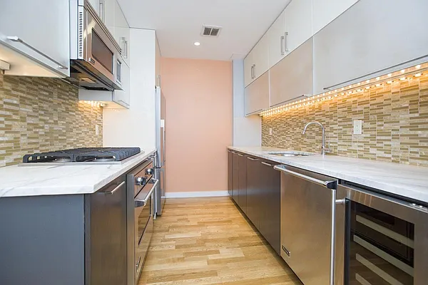 Rented by Space Marketing Shop | media 9