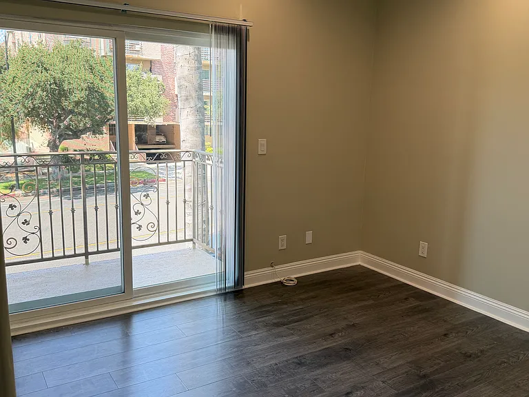 544 E Olive Ave #101 — Photo 3