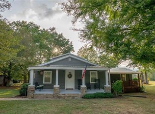 6917 County Line Dr, Lula, GA 30554