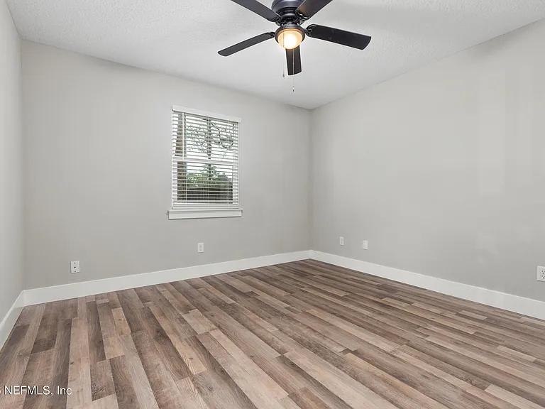 401 Pheasant Run — Photo 17