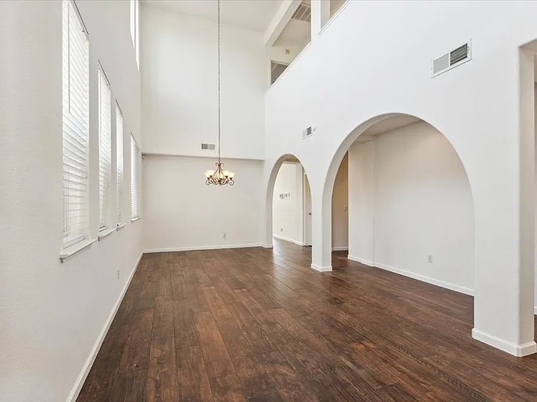 5409 Banfield Dr — Photo 4