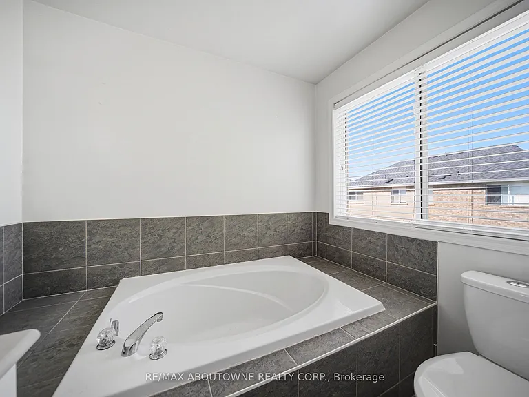 902 Gazley Cir — Photo 24