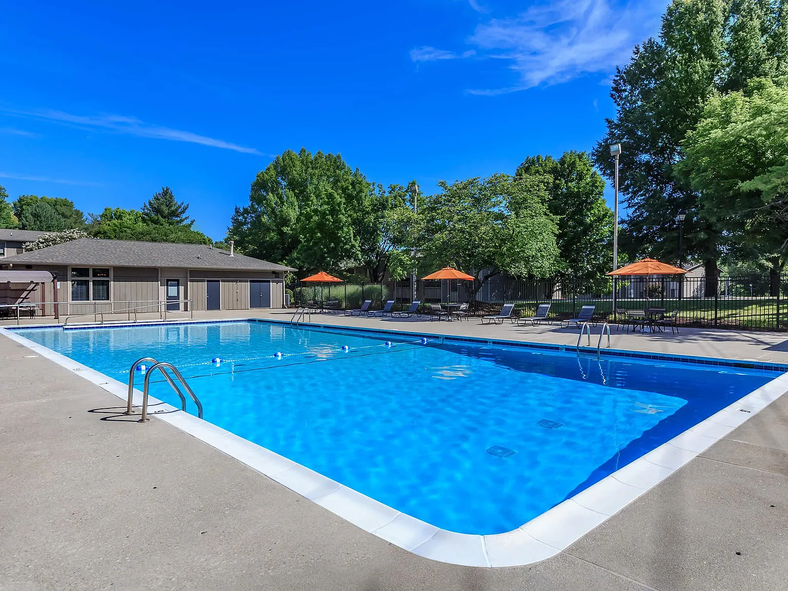 Honeywood Apartments — Photo 1
