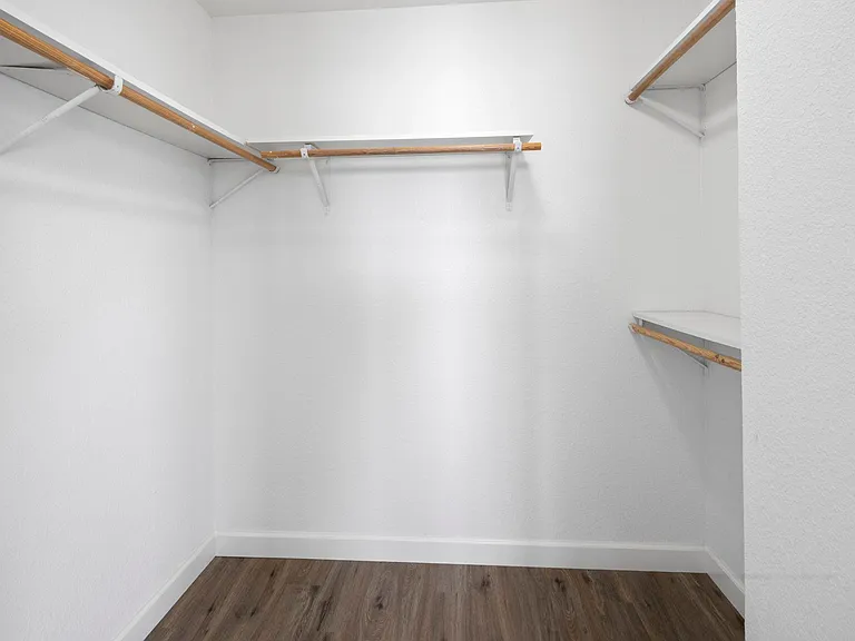 503 Gateway Pkwy #4 — Photo 17