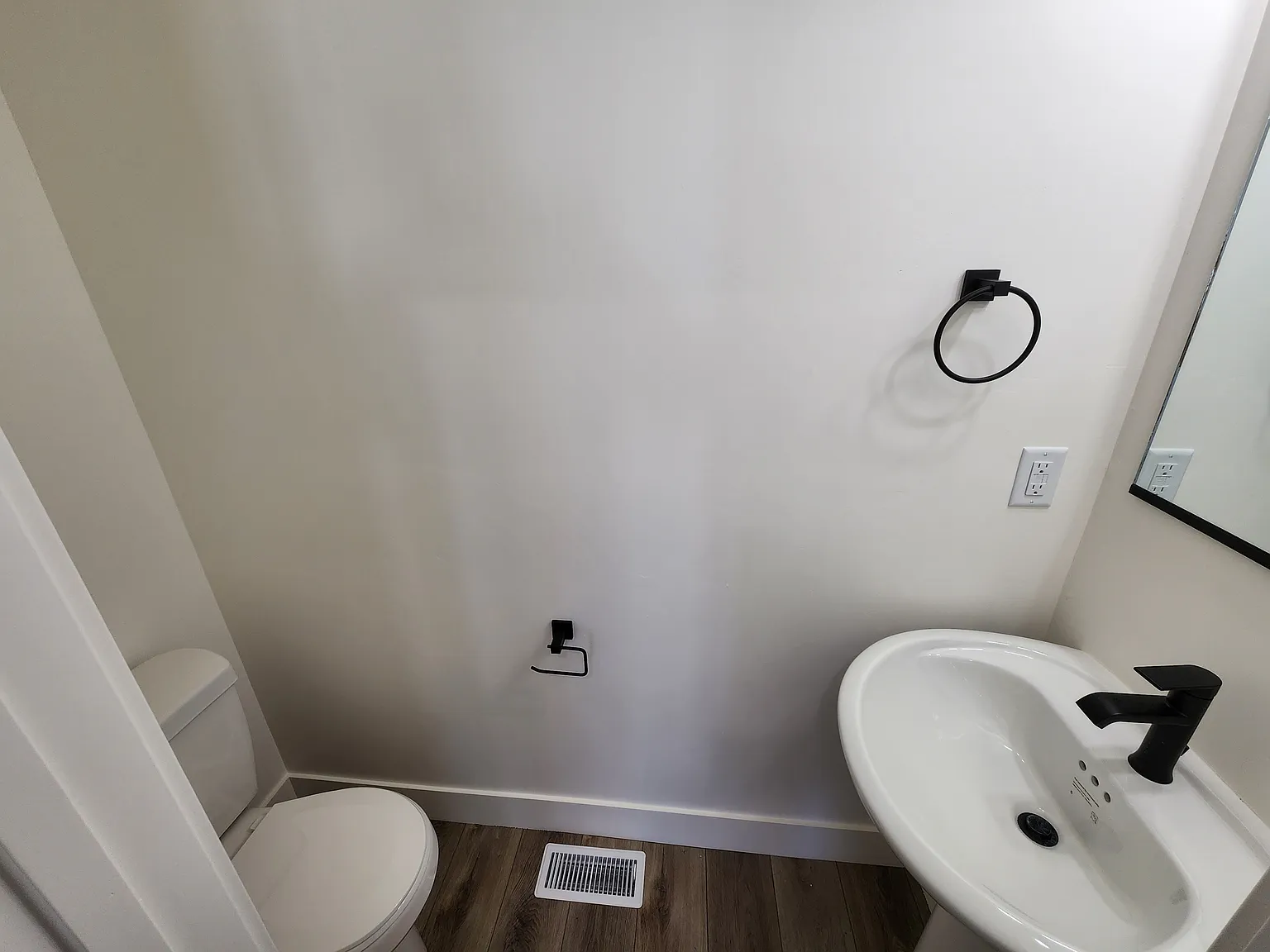 3 bed, 2.5 bath, 1415 sqft, $1,950 — Photo 4